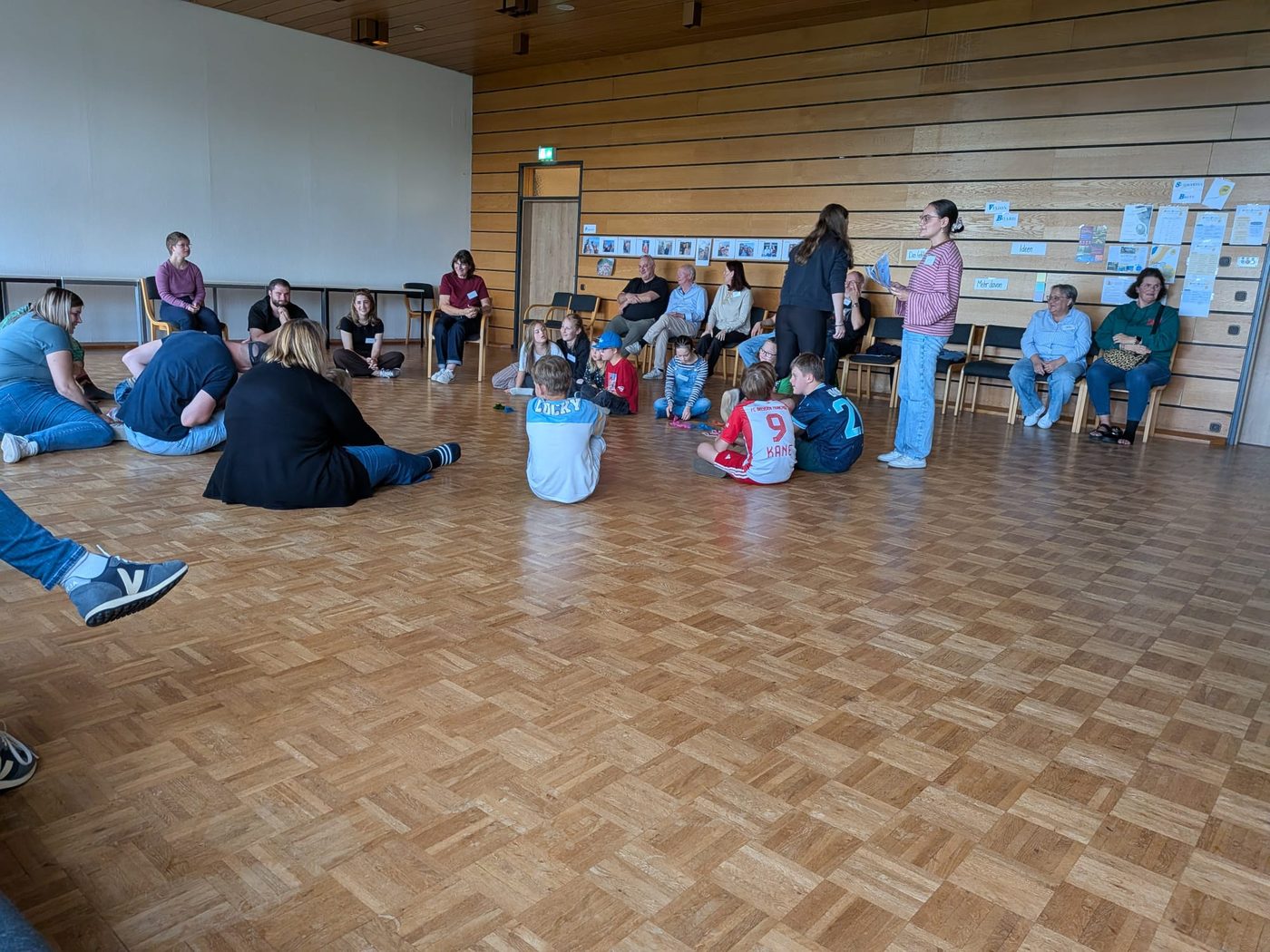 Familien im Austausch beim Down-Syndrom Familienwochenende 2026